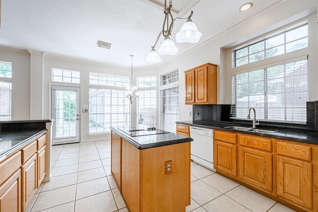 5211 High Glen Ct