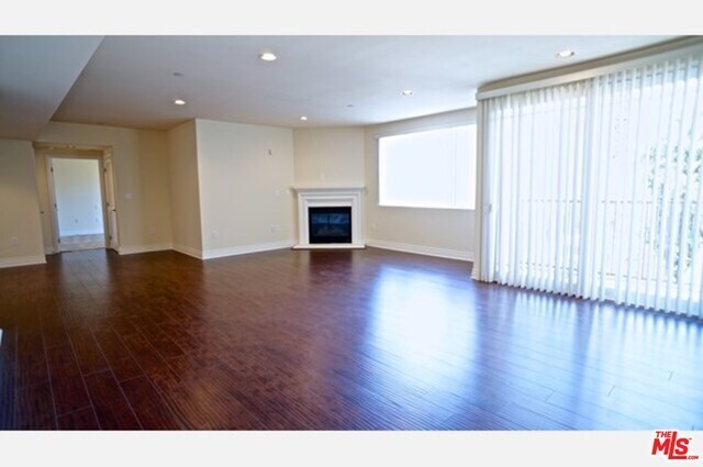 11346 Iowa Ave-Unit -207 in Los Angeles, CA - Building Photo - Building Photo