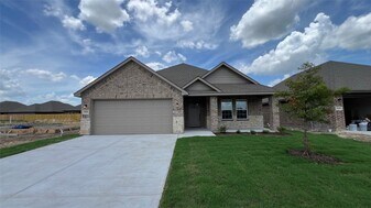 606 Moseley Ln in Greenville, TX - Building Photo