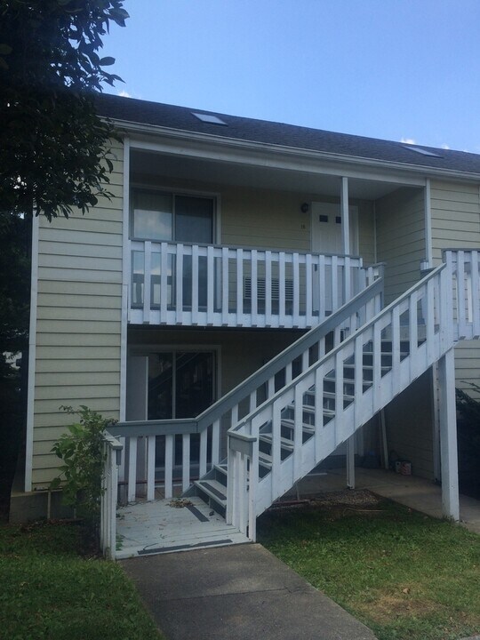 2730 Hollywood Terrace in Louisville, KY - Building Photo