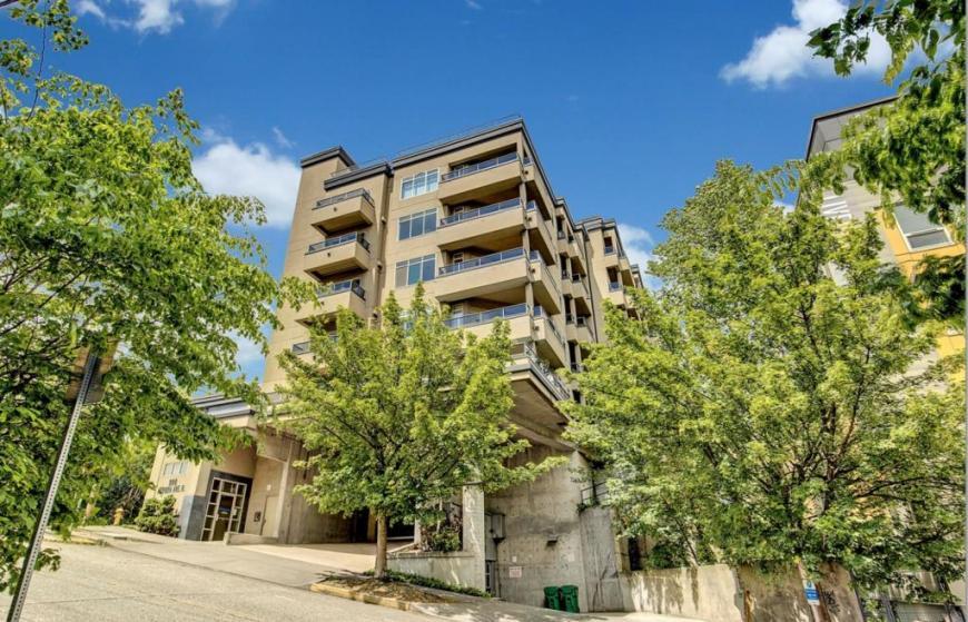900 Aurora Ave N in Seattle, WA - Building Photo