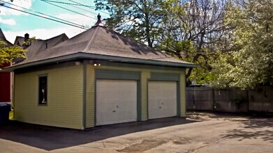 629 W South St, Unit 2 in Kalamazoo, MI - Building Photo - Building Photo