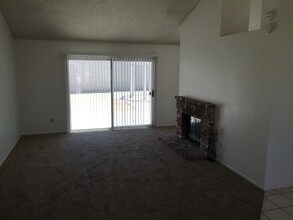 12765 Snake River Dr in Victorville, CA - Building Photo - Building Photo