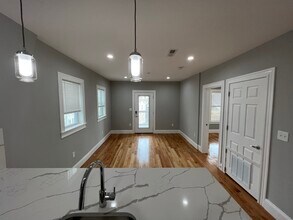 15 Harold St, Unit 2 in Somerville, MA - Foto de edificio - Building Photo