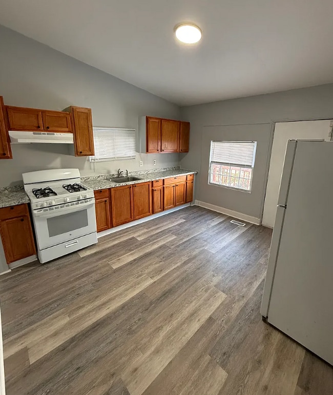 1069 Powell St in Norristown, PA - Foto de edificio - Building Photo