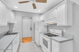 25 Meadow Green Cir in Englishtown, NJ - Building Photo - Building Photo