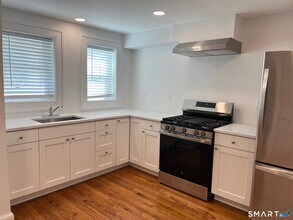 446 Old Stratfield Rd in Fairfield, CT - Building Photo - Building Photo