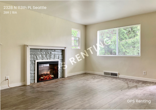 2328 N 113th Pl in Seattle, WA - Foto de edificio - Building Photo