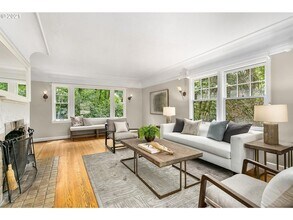 44 NW MacLeay Blvd in Portland, OR - Building Photo - Building Photo
