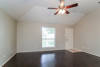 18303 Beaverdell Dr in Tomball, TX - Building Photo - Building Photo