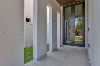 920 NE 17th Ave in Fort Lauderdale, FL - Foto de edificio - Building Photo