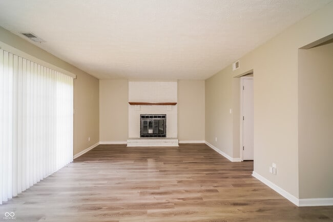 6 Augusta Cir in Greenwood, IN - Building Photo - Building Photo