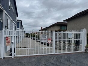 17042 Downey Ave, Unit D in Bellflower, CA - Building Photo - Building Photo