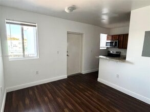 540 NW 7th St in Miami, FL - Building Photo - Building Photo