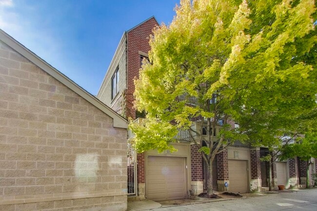 2743 N Wayne Ave in Chicago, IL - Building Photo - Building Photo