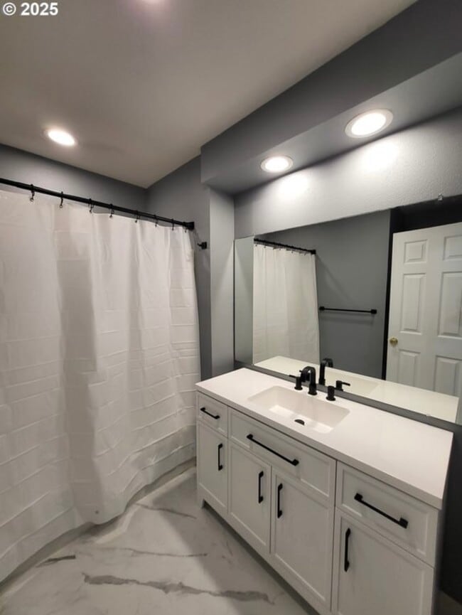 2114 SE 60th Ave in Hillsboro, OR - Building Photo - Building Photo