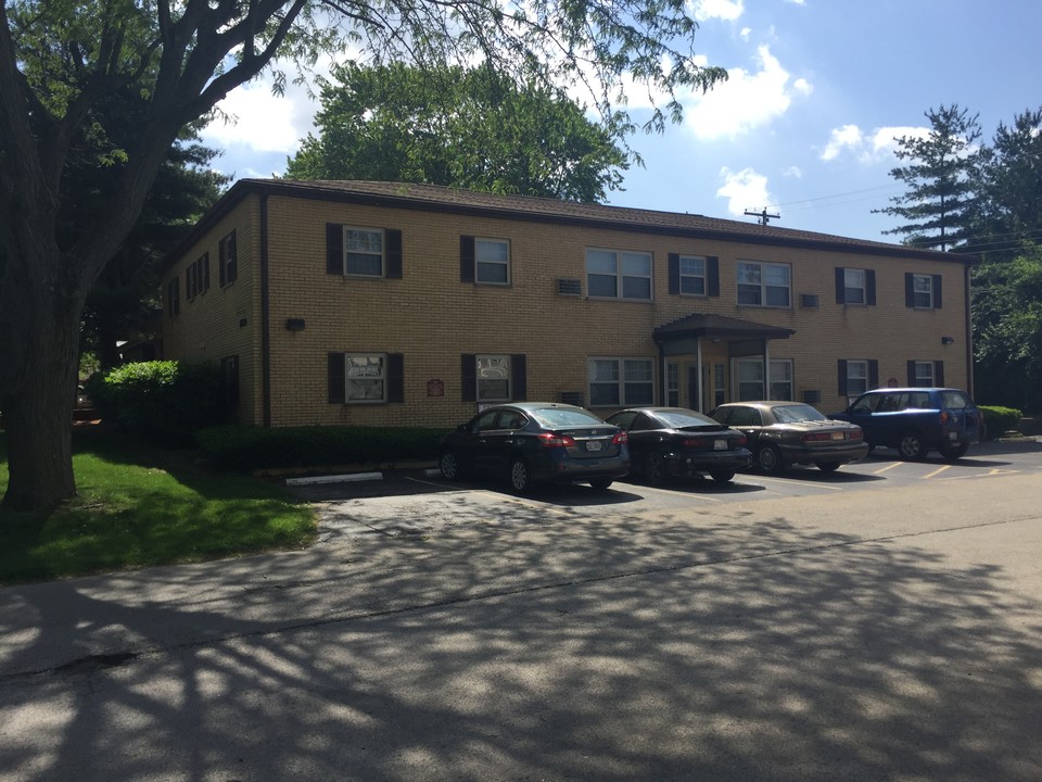 The John Street Apartments in Champaign, IL - Foto de edificio