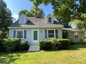 99 Bay View Ave in Groton, CT - Building Photo - Building Photo