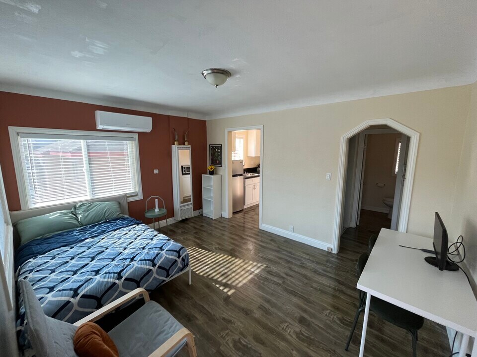 2110 Keith St, Unit 2116 1-2 Keith Street in Los Angeles, CA - Foto de edificio