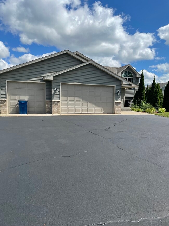 506 Ellie Ct in St. Joseph, MN - Building Photo - Building Photo