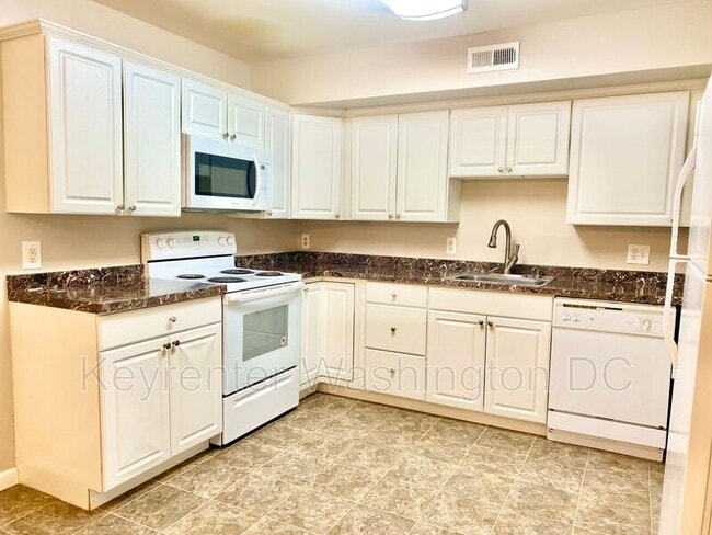 17405 Pipers Way in Olney, MD - Building Photo - Building Photo