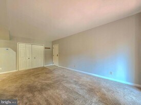 2704 Dartmouth Rd in Alexandria, VA - Building Photo