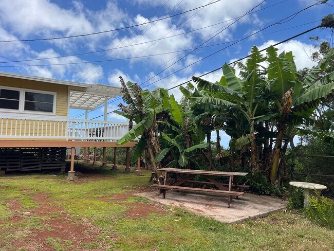 2186 Kalae Hwy in Hoolehua, HI - Building Photo - Building Photo