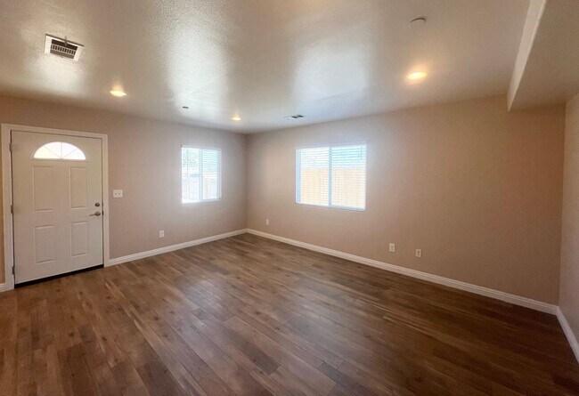 621-623 W Imperial Hwy in Los Angeles, CA - Building Photo - Building Photo