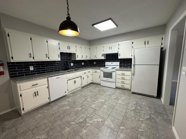 property at 1949 Heatherwood Dr