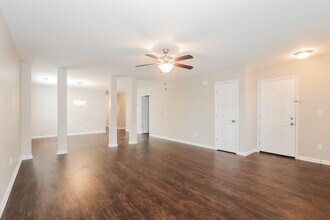 155 Rockingham Dr in Covington, GA - Foto de edificio - Building Photo