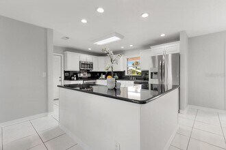 8401 Blackstone Ct in Tampa, FL - Building Photo - Building Photo