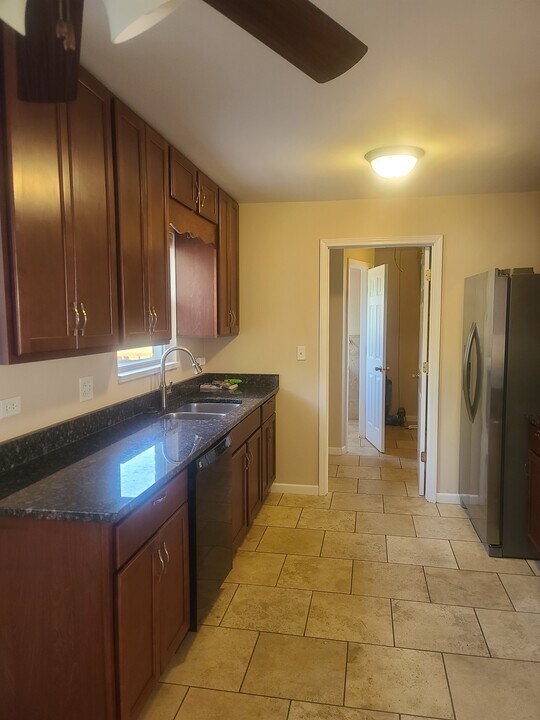 28 E 14th Pl in Lombard, IL - Foto de edificio