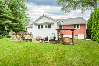 92 Grove Beach Rd S in Westbrook, CT - Building Photo - Building Photo