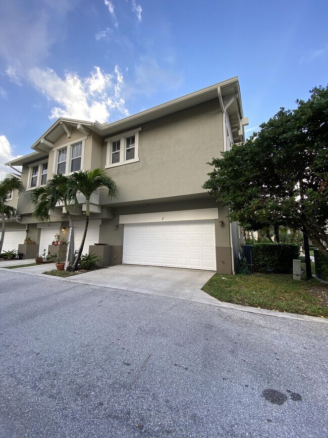 939 Millbrae Ct in West Palm Beach, FL - Building Photo - Building Photo