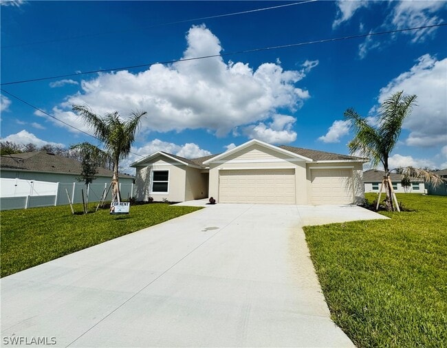 329 Marta Dr in Lehigh Acres, FL - Building Photo - Building Photo