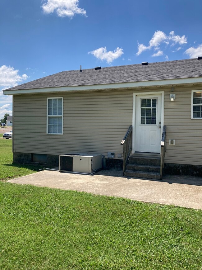 63 Farm View Cir in Winchester, TN - Building Photo - Building Photo