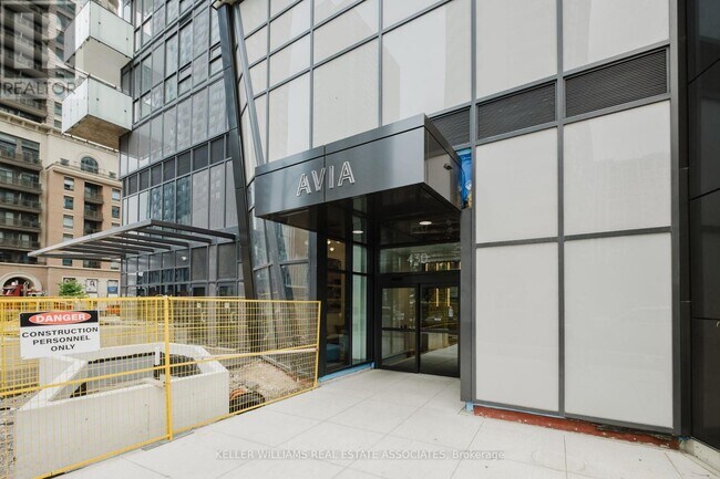 430-3430 Square One Dr in Mississauga, ON - Building Photo - Building Photo