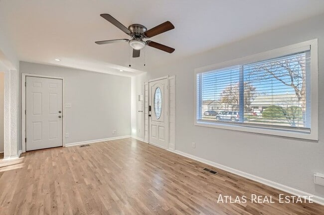 990 Lansing St in Aurora, CO - Foto de edificio - Building Photo