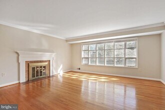 1068 Carper St in McLean, VA - Building Photo - Building Photo
