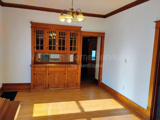 1086 N Cedar St in Galesburg, IL - Foto de edificio - Building Photo