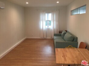 7040 Semrad Rd in Los Angeles, CA - Building Photo - Building Photo