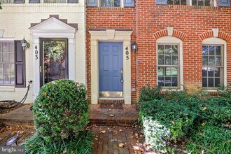 405 Oak Knoll Dr in Rockville, MD - Building Photo - Building Photo