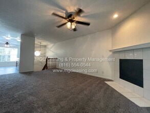 5901 NE 42nd St-Unit -5901 NE 42nd St in Kansas City, MO - Foto de edificio - Building Photo