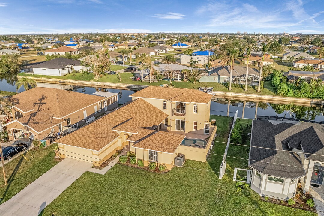205 SE 4th Pl in Cape Coral, FL - Building Photo