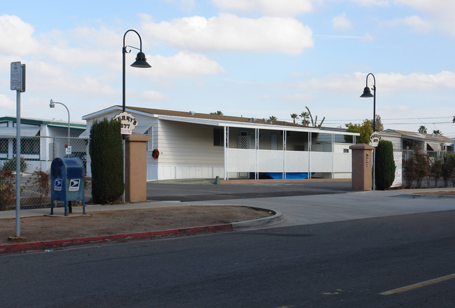 Terry's Mobile Home Park in Chula Vista, CA - Foto de edificio - Building Photo