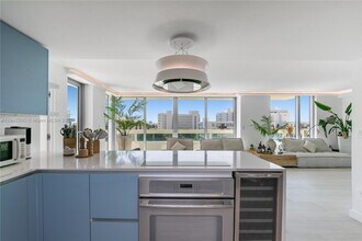 1025 92nd St in Bay Harbor Islands, FL - Building Photo - Building Photo