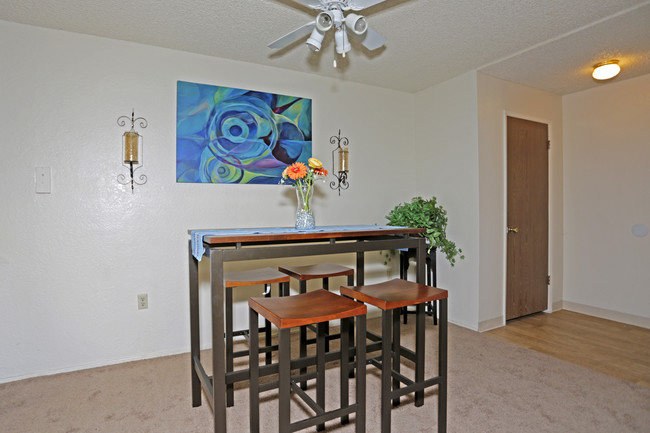 Arbor Ridge 2 in Sacramento, CA - Building Photo - Interior Photo