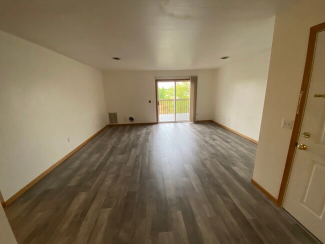 523 Trail Side Dr, Unit 523 in Deforest, WI - Foto de edificio - Building Photo