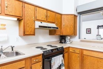 Clover Ridge Apartments in Altoona, IA - Building Photo - Building Photo