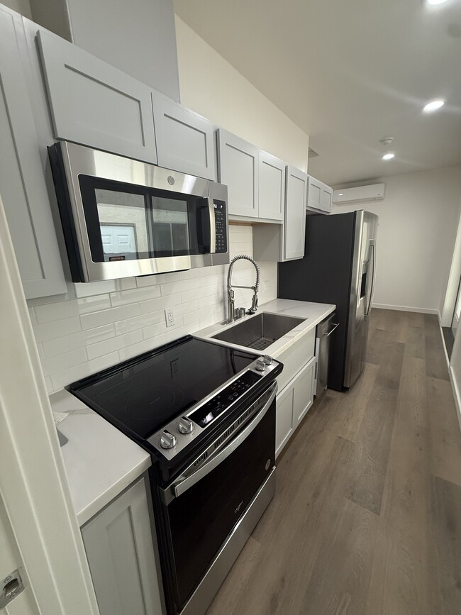 1557 32nd St, Unit 1557 32nd St